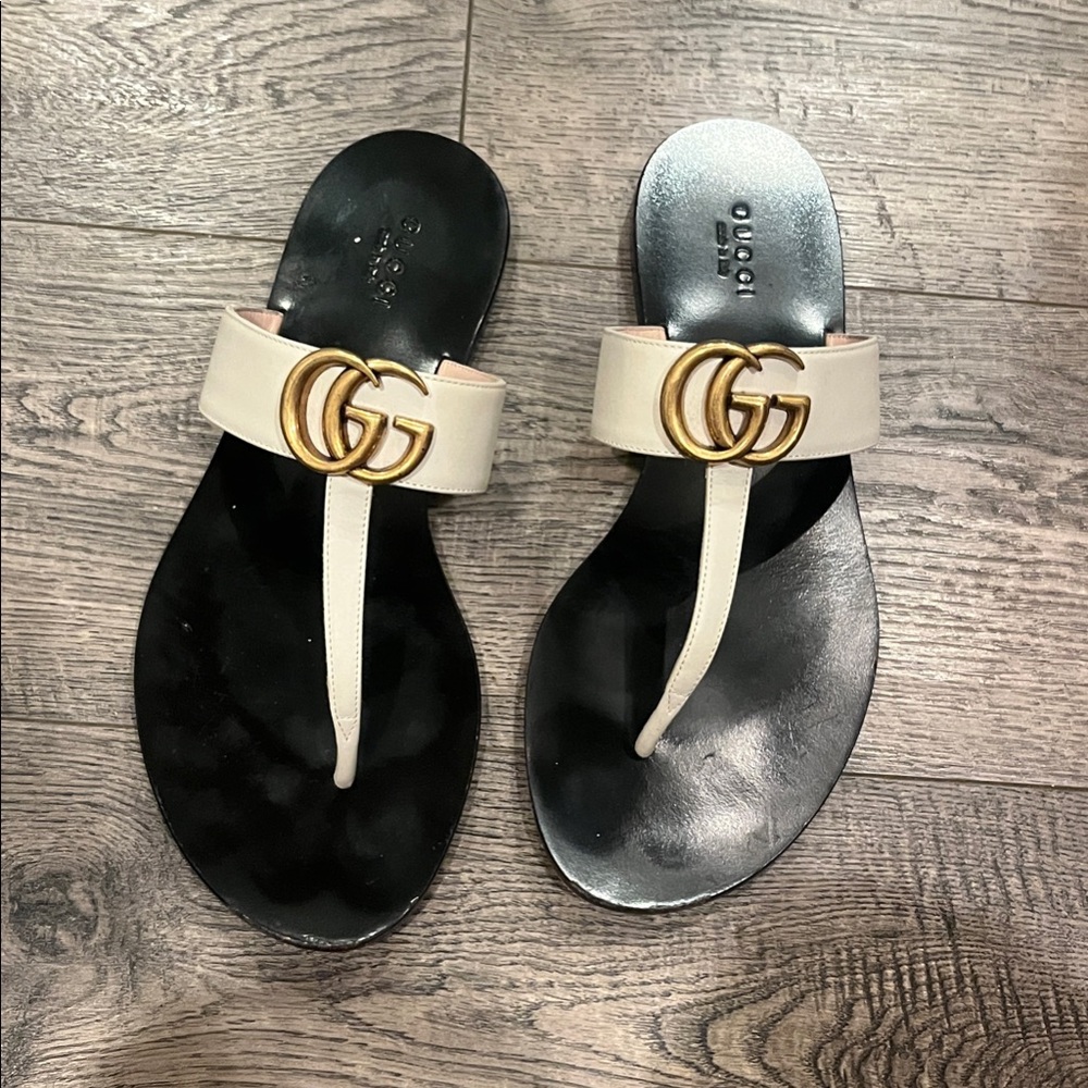 Gucci Black and Cream Sandals with Gold Emblem